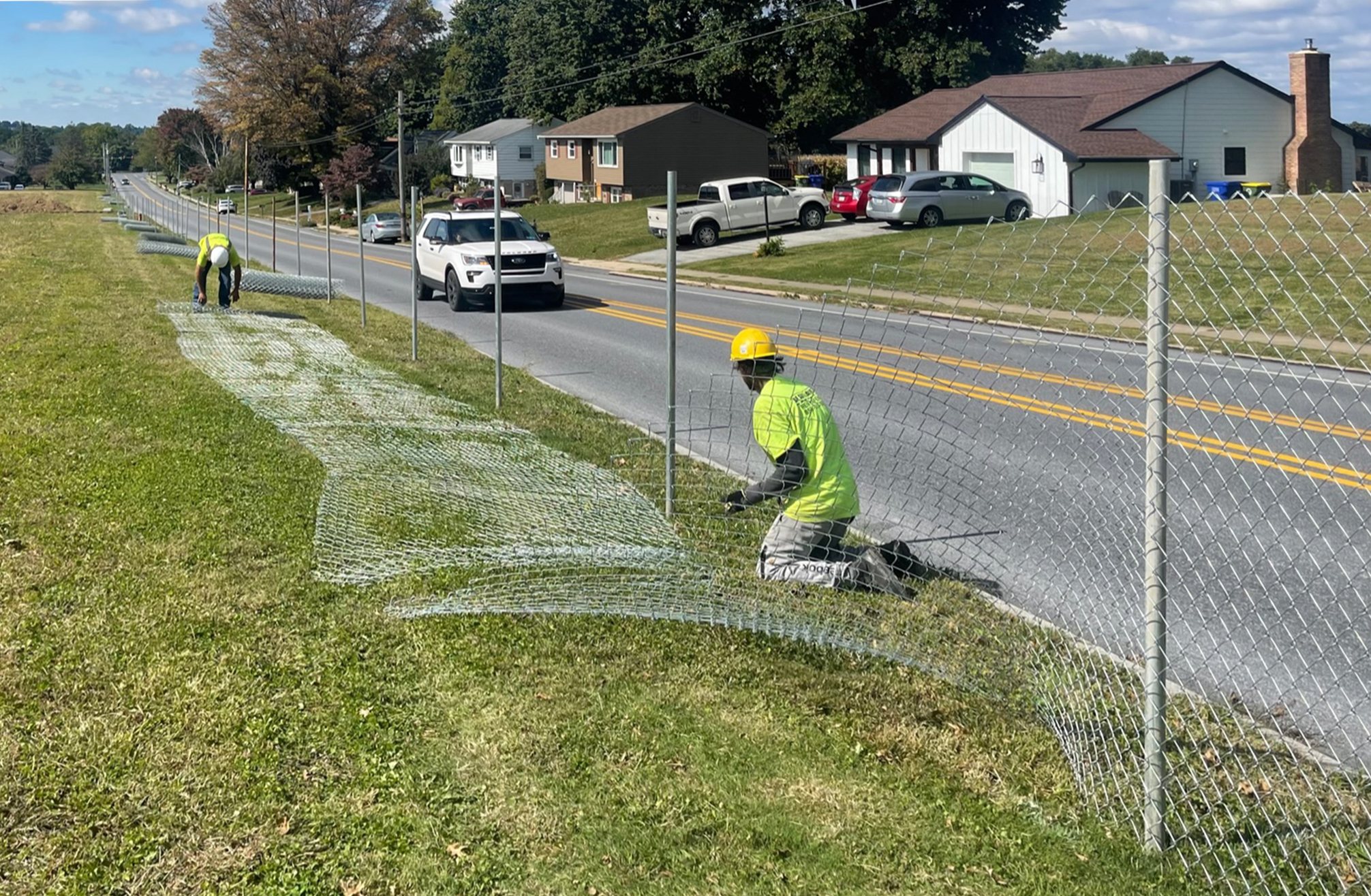 Attaching chain link fence to poles